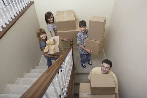 Local removal vehicle for transporting furniture and boxes